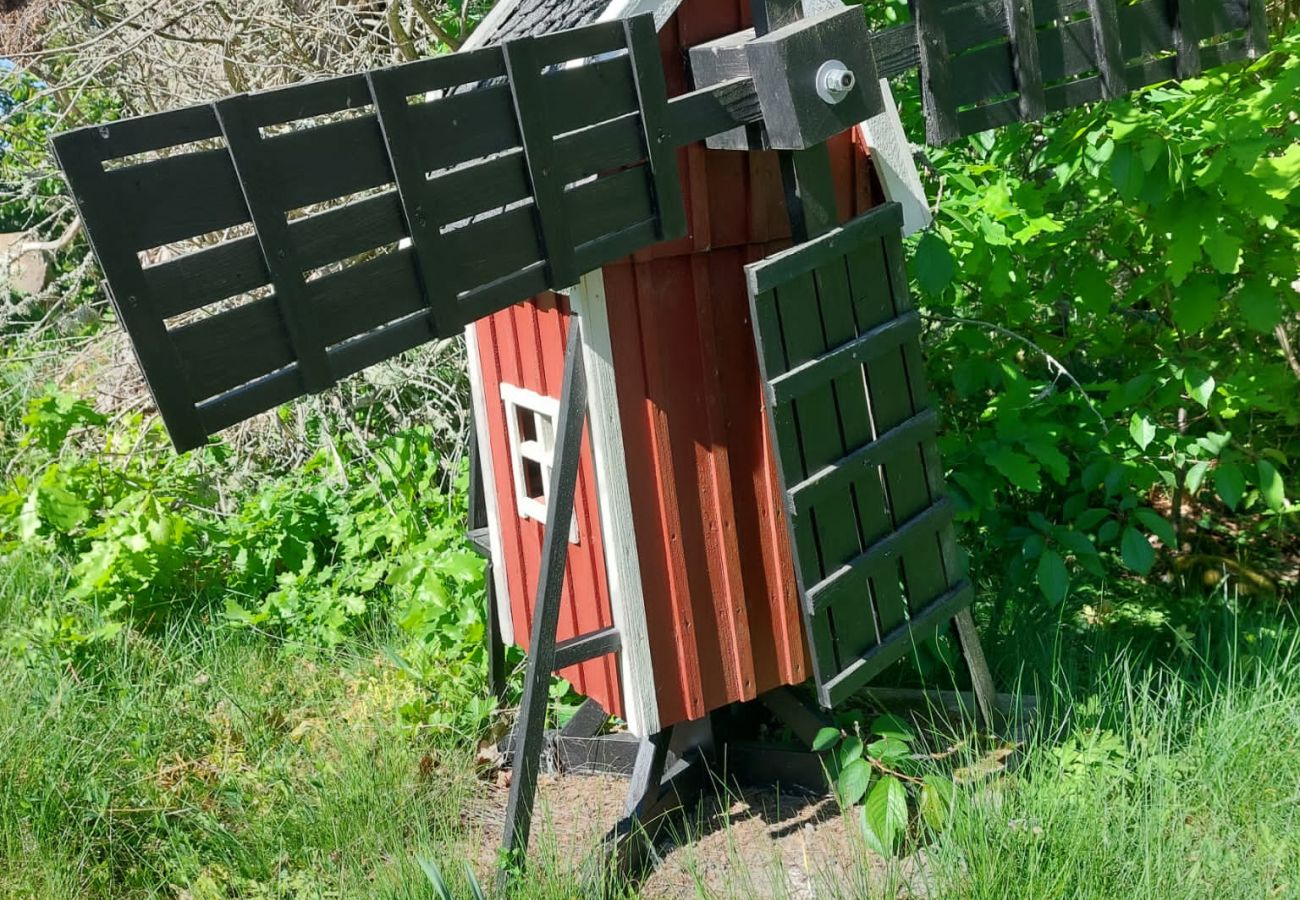 Stuga i Vena - Idylliskt lantligt avskilt läge med närhet till sjön Ver