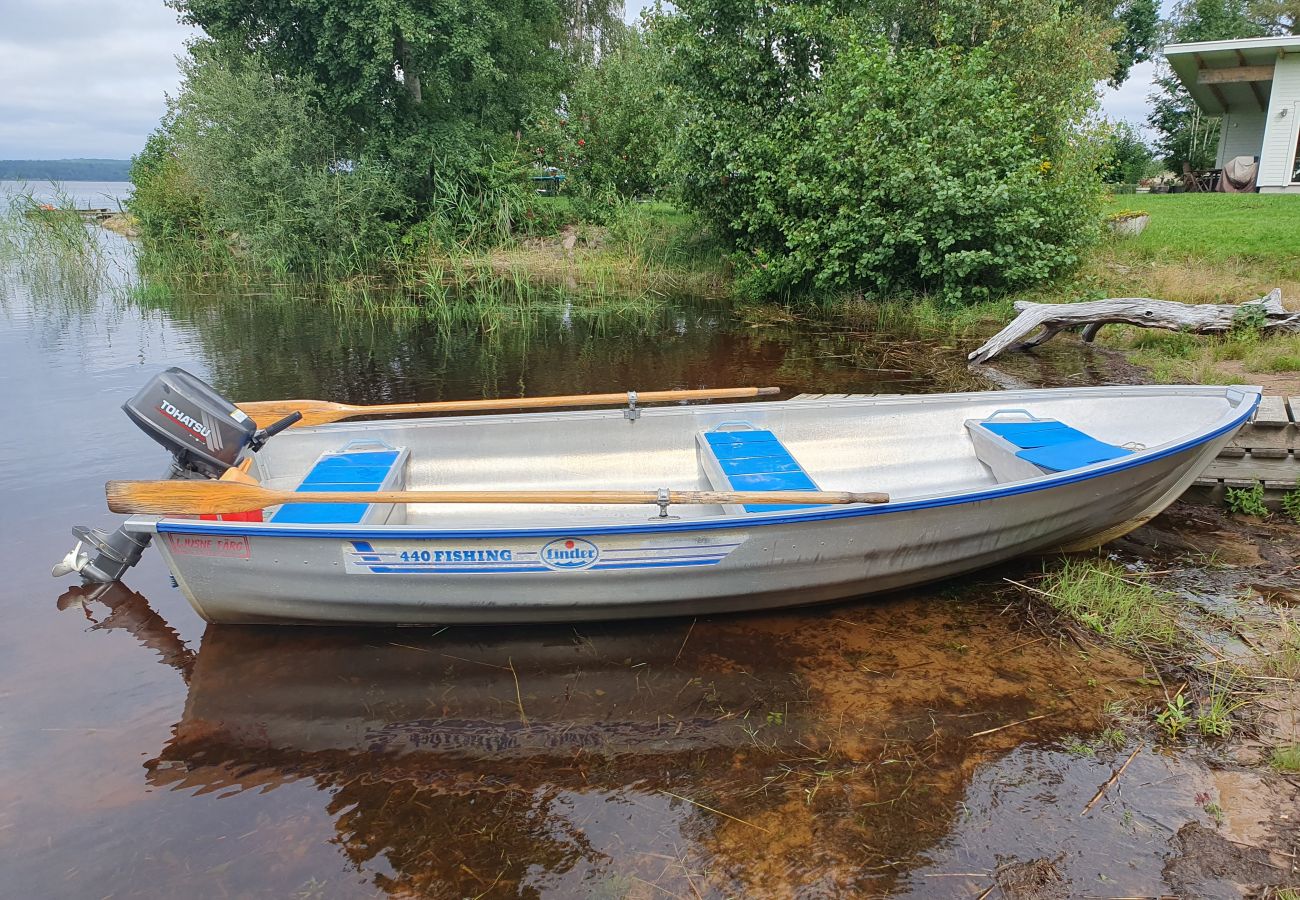 Stuga i Tånnö - Modernt fritidshus vid sjön Vidöstern