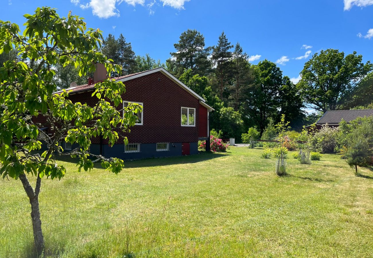 Stuga i Målilla - Mysigt semesterhus i vackra Småland