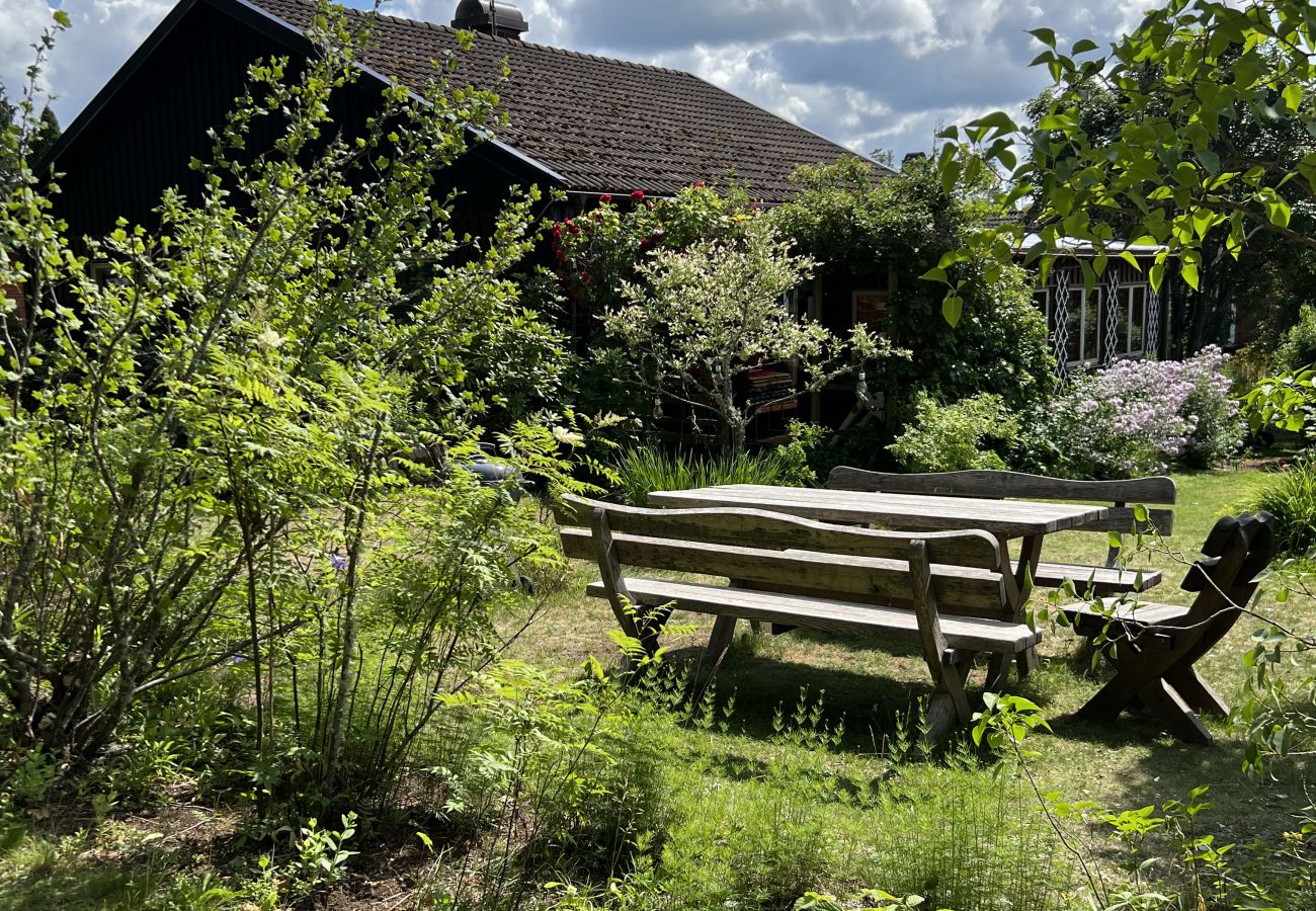 Stuga i Norrhult - Fint fritidshus i det småländska glasriket med egen båt