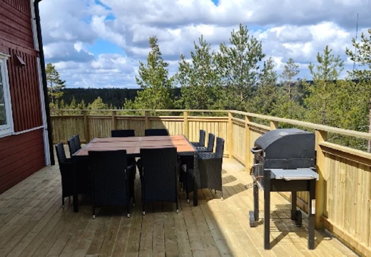 Stuga i Bäckefors - Stor semestervilla i skogen nära sjön i fantastisk natur