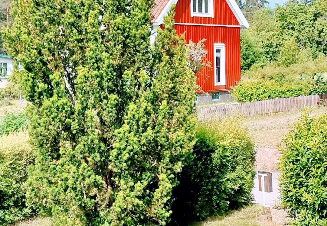 Stuga i Silverdalen - Rött småländskt hus i Silverdalen på landet