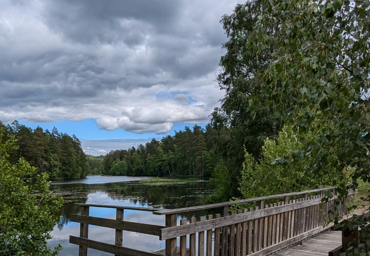 Stuga i Silverdalen - Rött småländskt hus i Silverdalen på landet