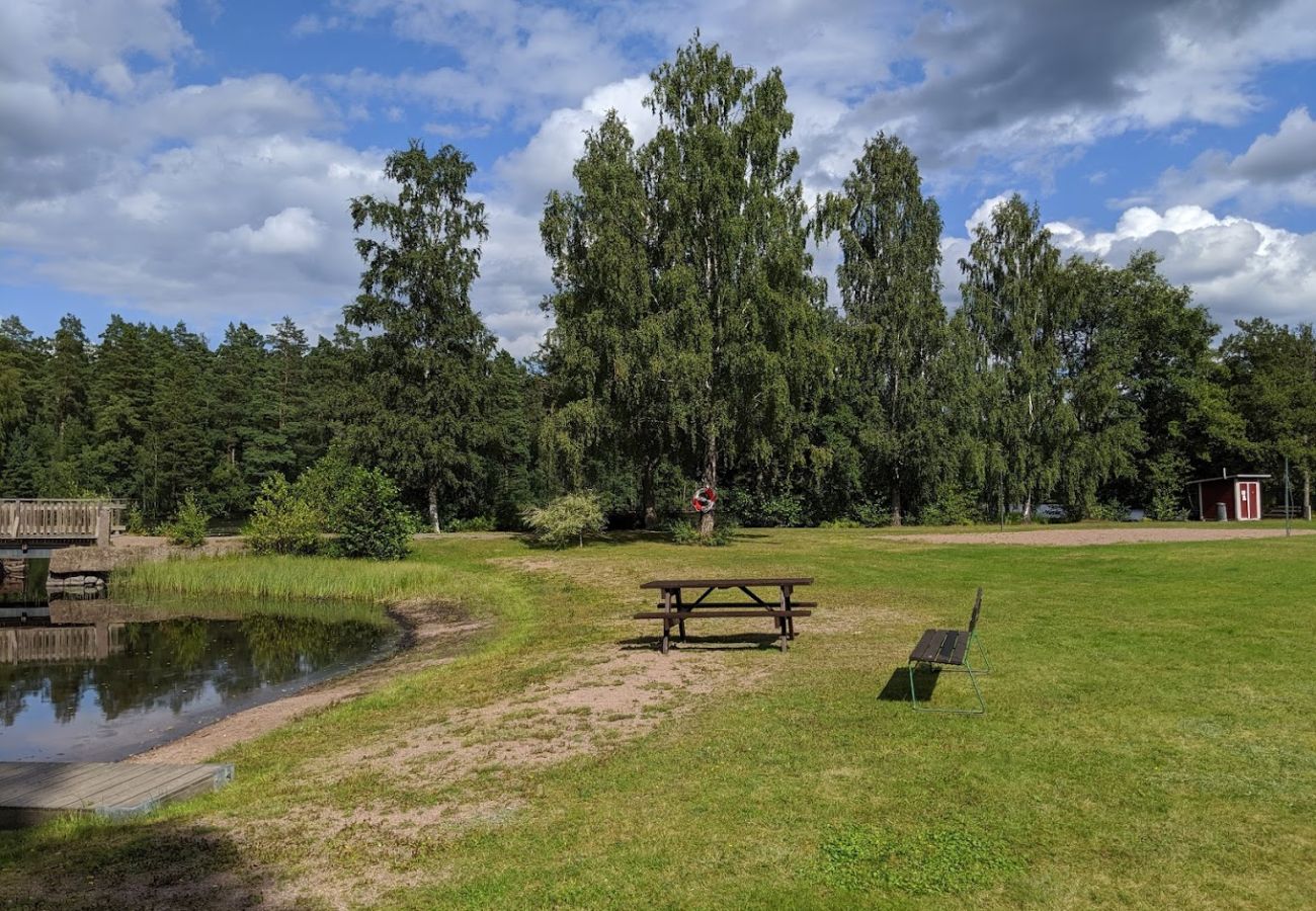 Stuga i Silverdalen - Rött småländskt hus i Silverdalen på landet