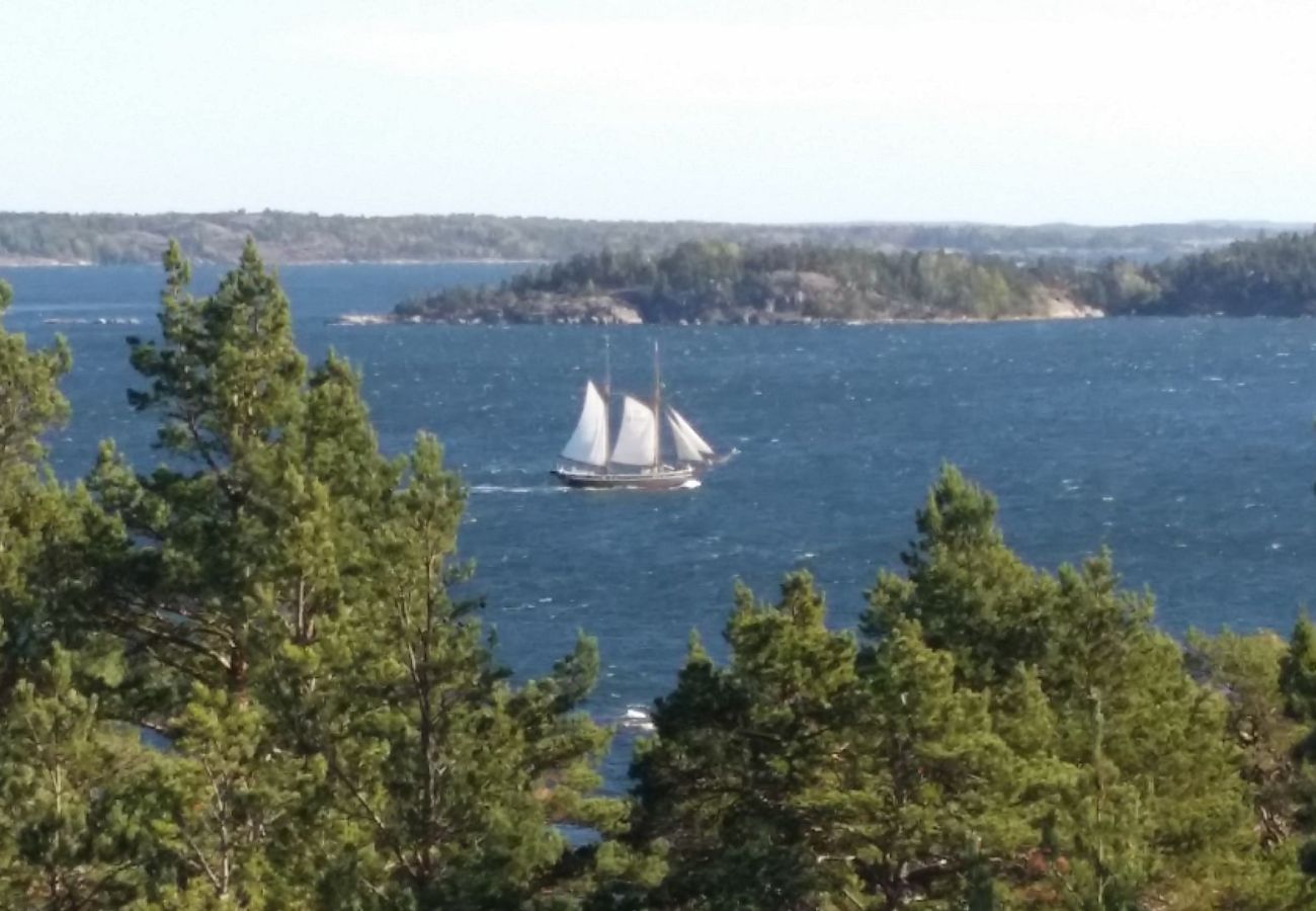 Stuga i Tyresö - Drömläge med havsutsikt i naturreservatet i Stockholms skärgård