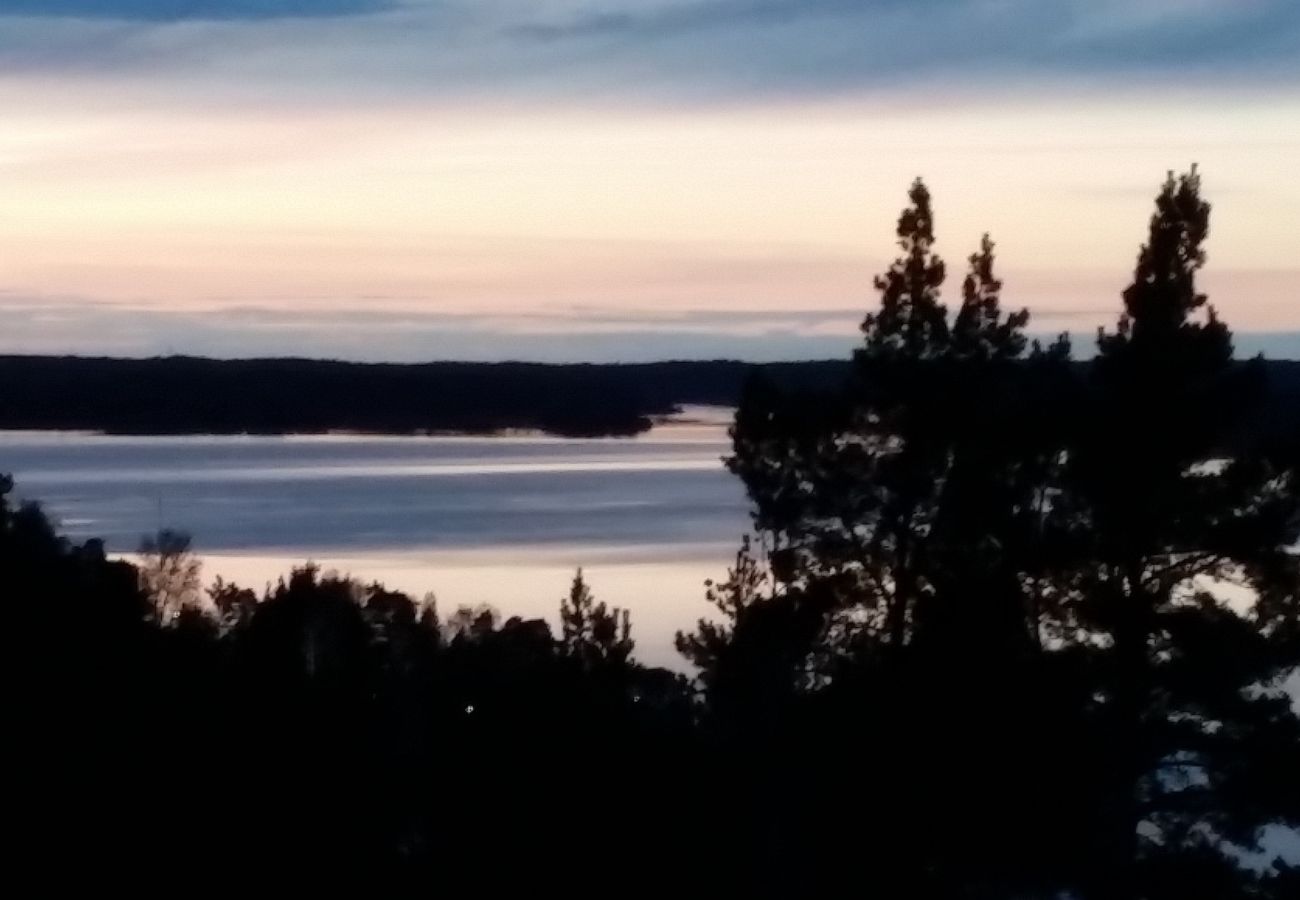 Stuga i Tyresö - Drömläge med havsutsikt i naturreservatet i Stockholms skärgård