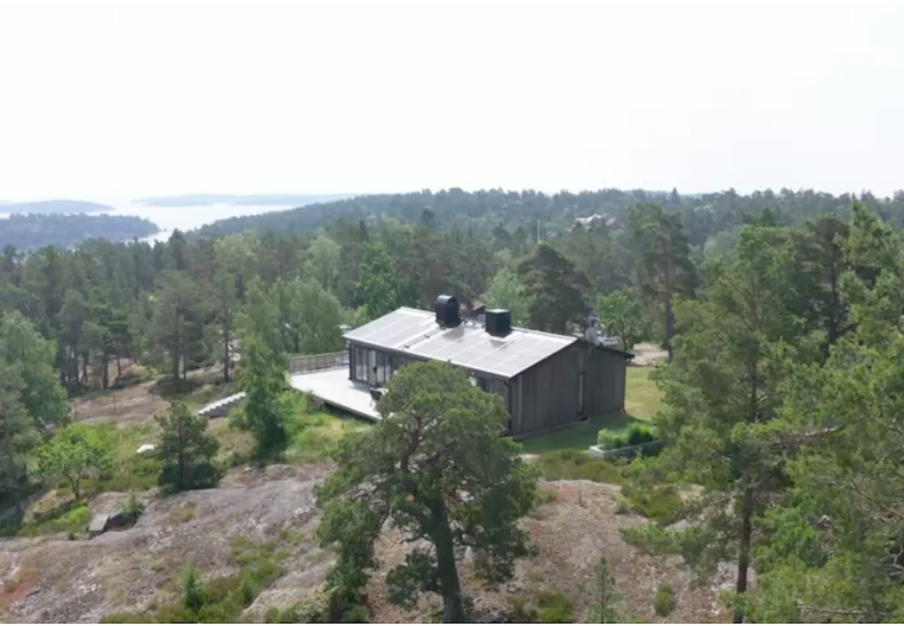 Stuga i Tyresö - Drömläge med havsutsikt i naturreservatet i Stockholms skärgård