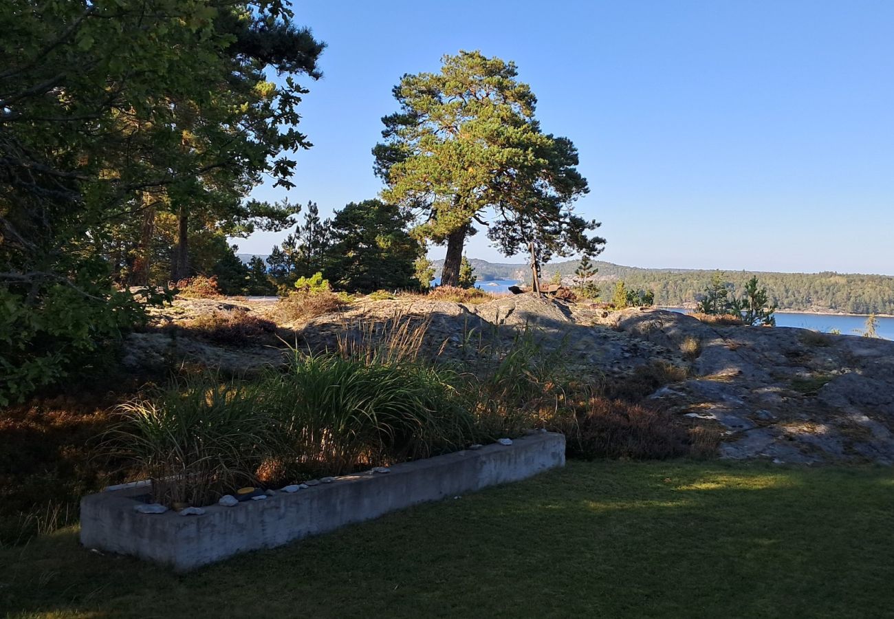 Stuga i Tyresö - Drömläge med havsutsikt i naturreservatet i Stockholms skärgård