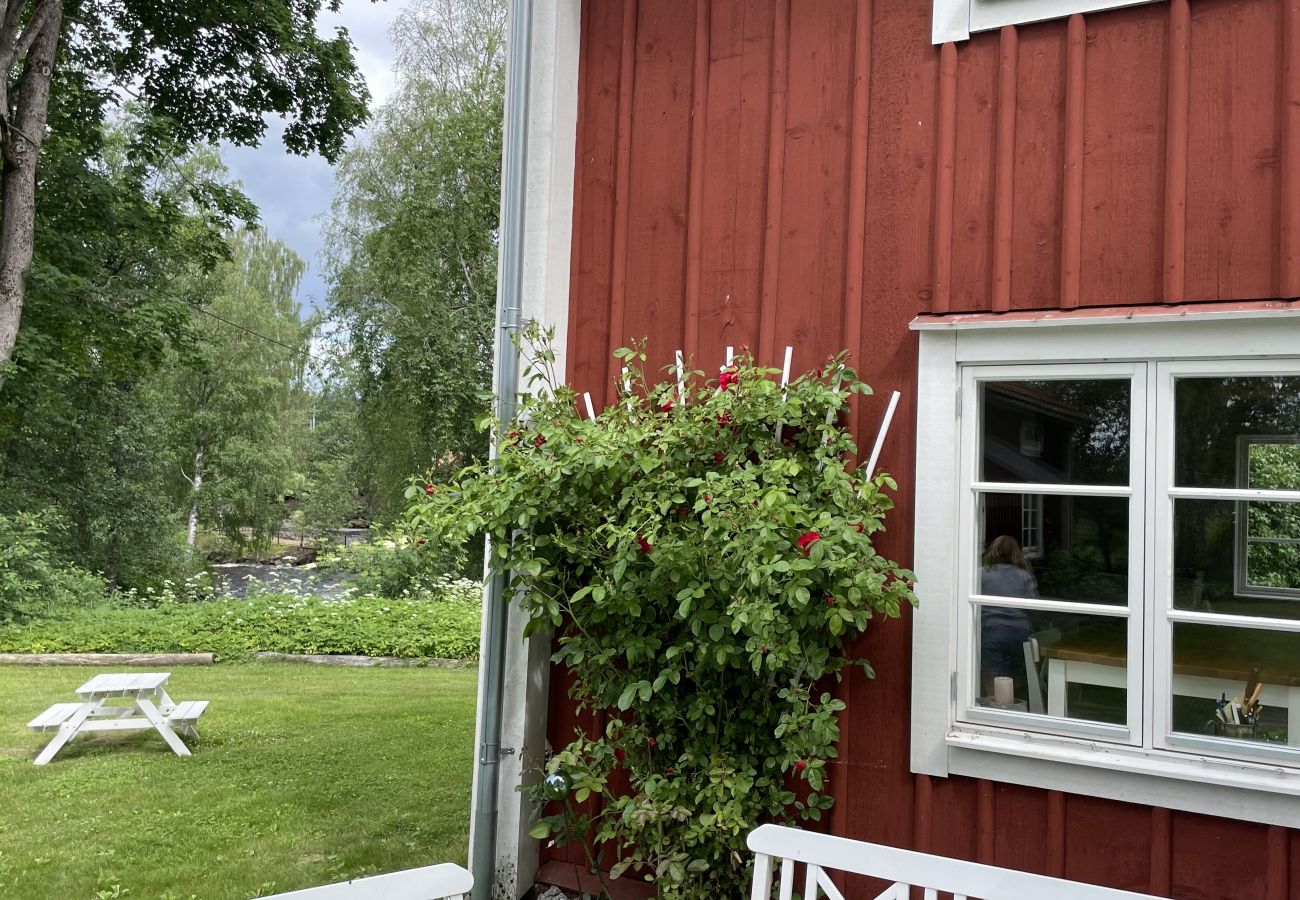 Stuga i Kopparberg - Mysigt familjevänligt semesterhus i Bergslagen perfekt för semestern och avkoppling!