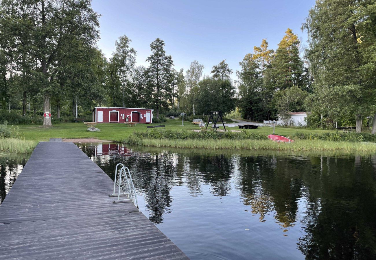 Stuga i Fröseke - Kärleksfullt inrett fritidshus nära sjön